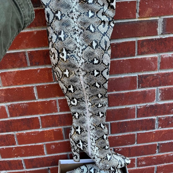 Snakeskin thigh high boots - Picture 1 of 1